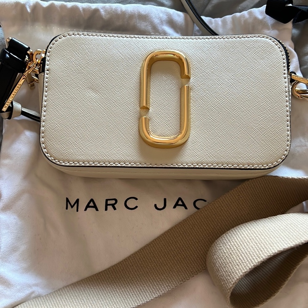 Mar Jacob- FYI I do not have original strap, the current strap from Michael Kors